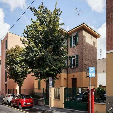 Stazione Centrale Bed & Breakfast Bologna Bagian luar foto